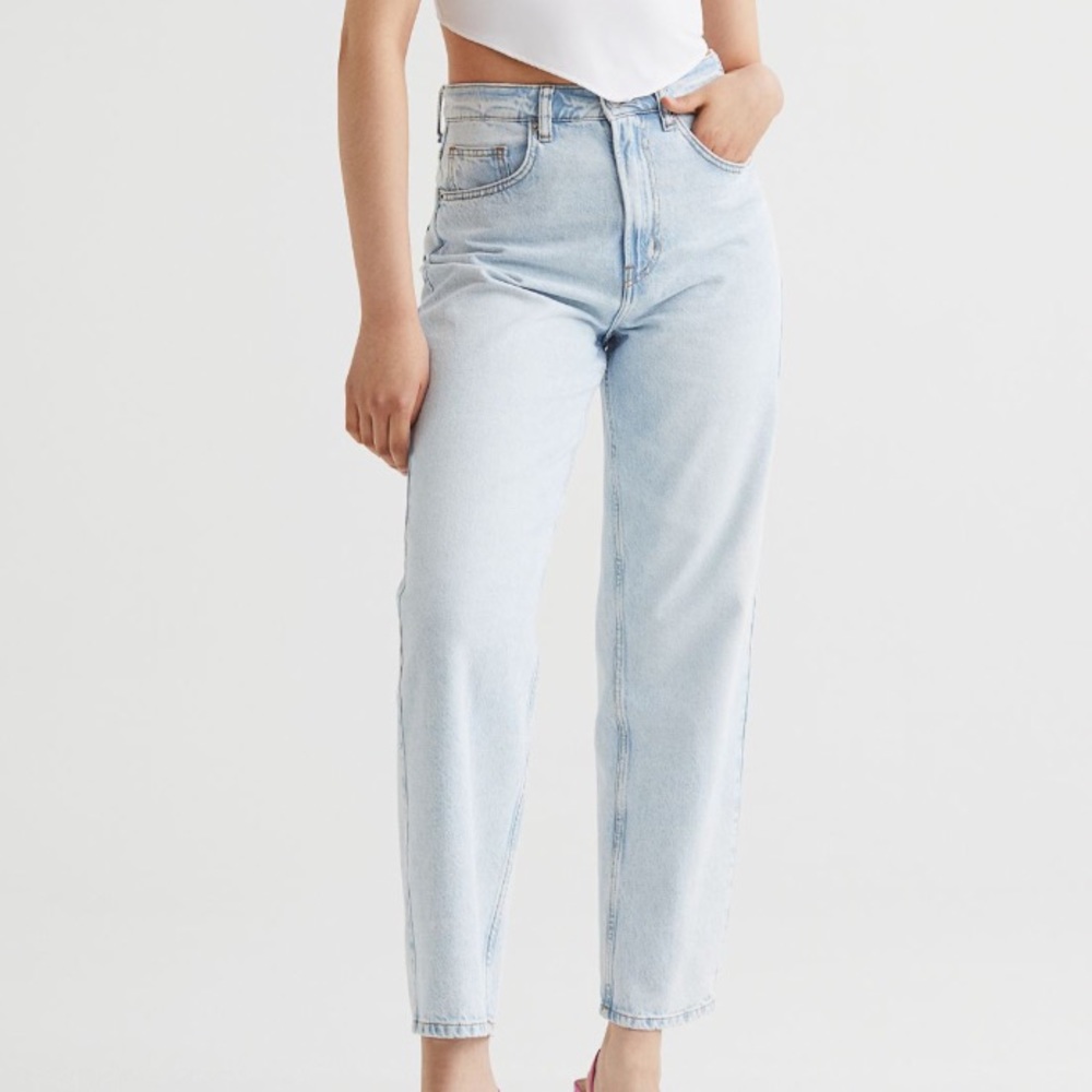 High waist light wash mom jeans